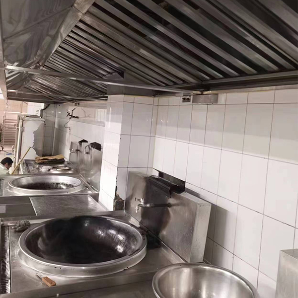 襄陽二汽某工廠排油煙設(shè)備清洗