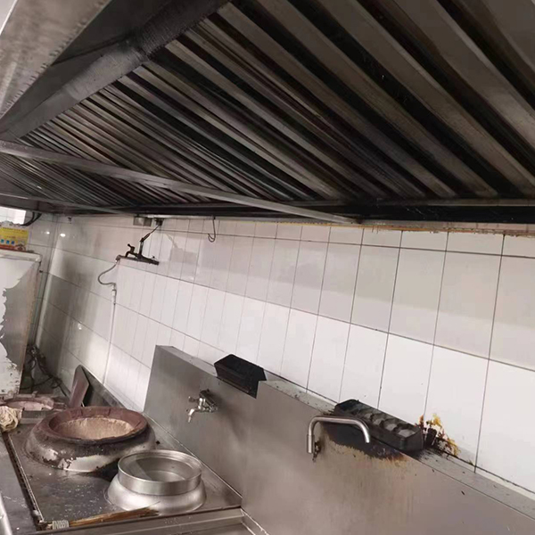 襄陽二汽某工廠排油煙設(shè)備清洗