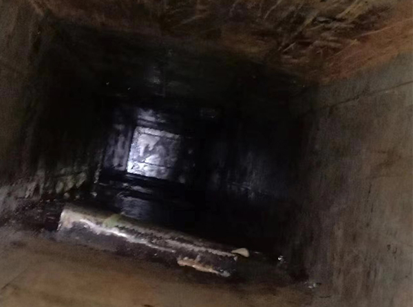 襄陽(yáng)二汽某工廠(chǎng)排油煙設(shè)備清洗